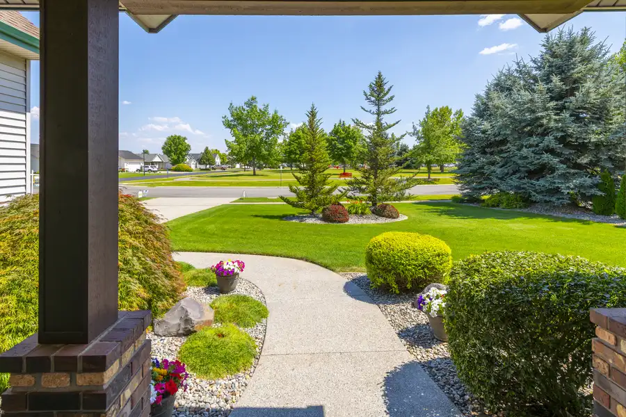Choosing the Right Trees and Shrubs for Front Yard Landscaping in Westmont, IL Choosing the Right Trees and Shrubs for Front Yard Landscaping in Westmont, IL